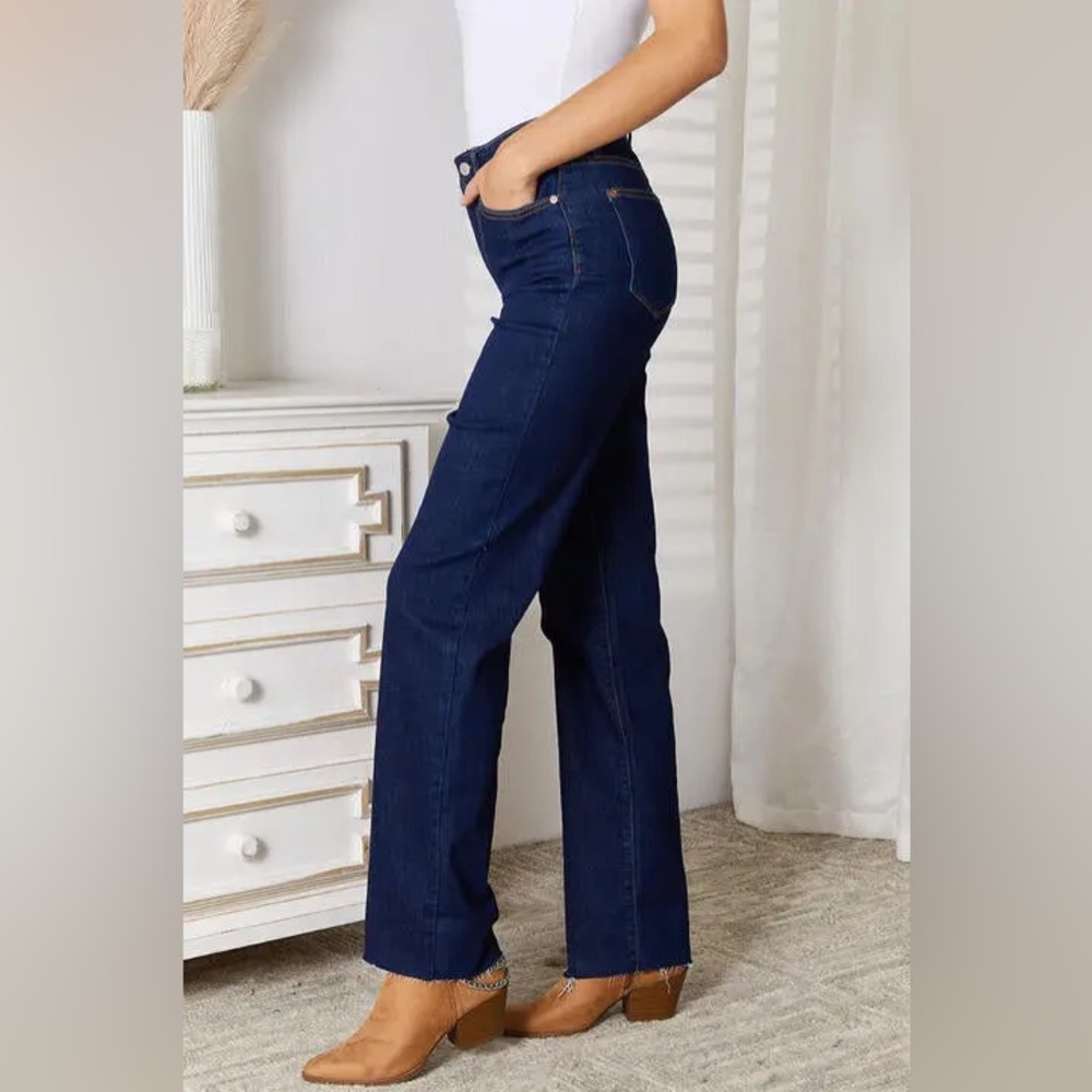 NWT Judy Blue High Waist Raw Hem Vintage & Back Darts Detail Straight Leg Jeans - Picture 2 of 14